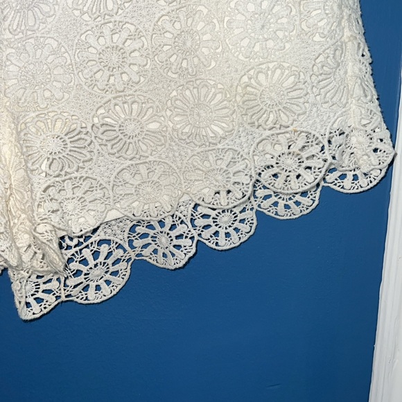 Ella Moss White Lace Crochet Shorts - Size M - Picture 3 of 7